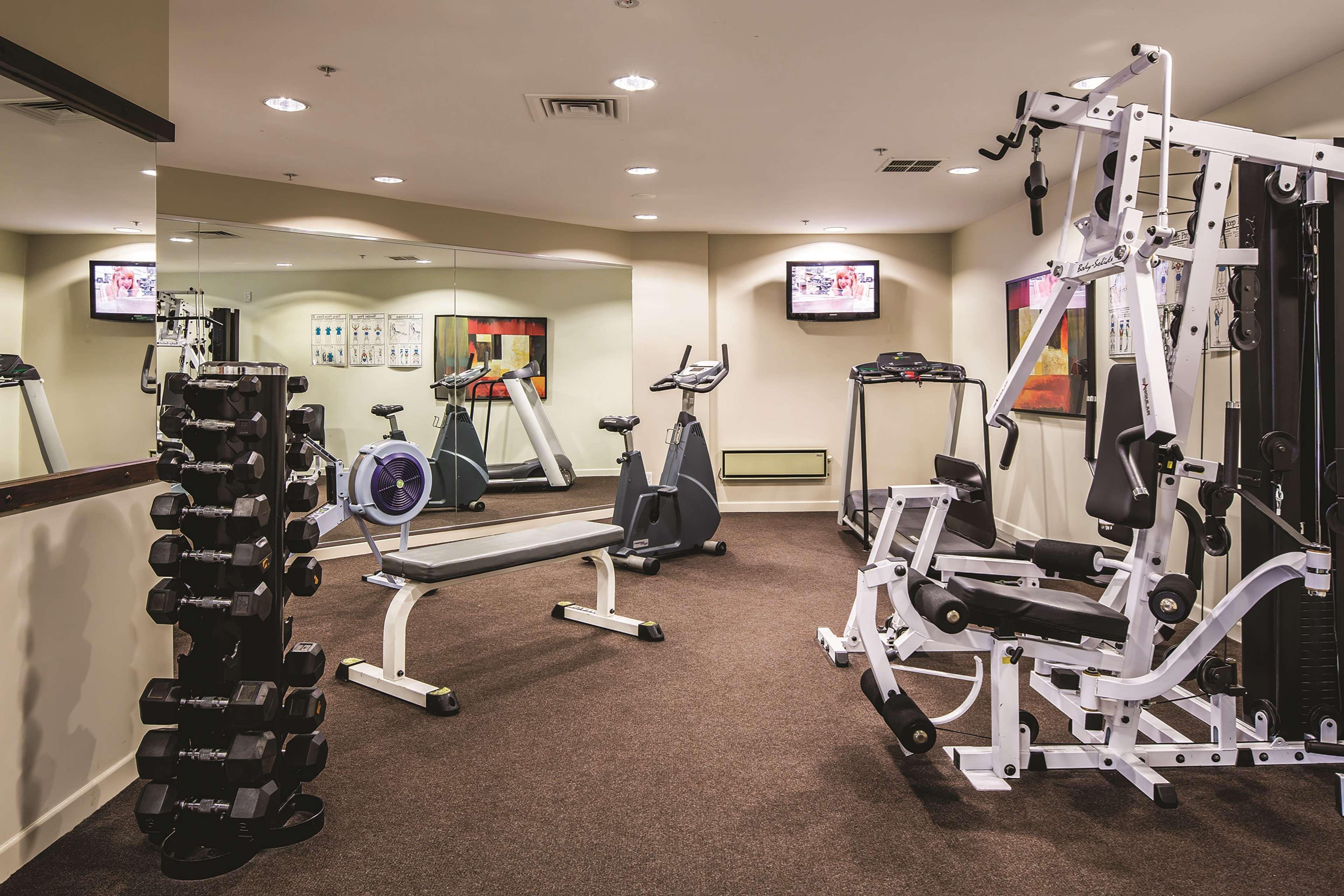 Travelodge Hotel Веллингтон Экстерьер фото