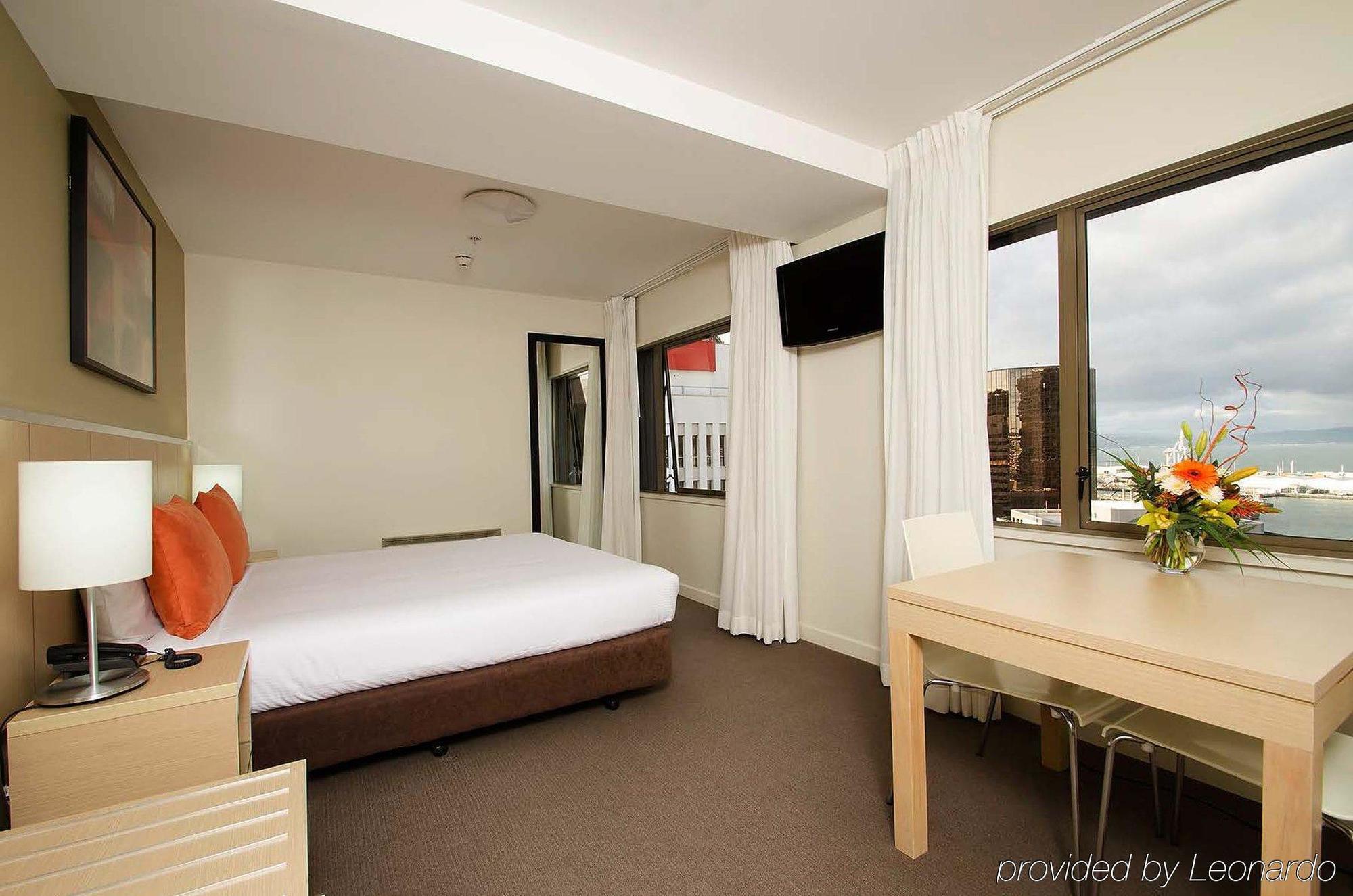 Travelodge Hotel Веллингтон Экстерьер фото