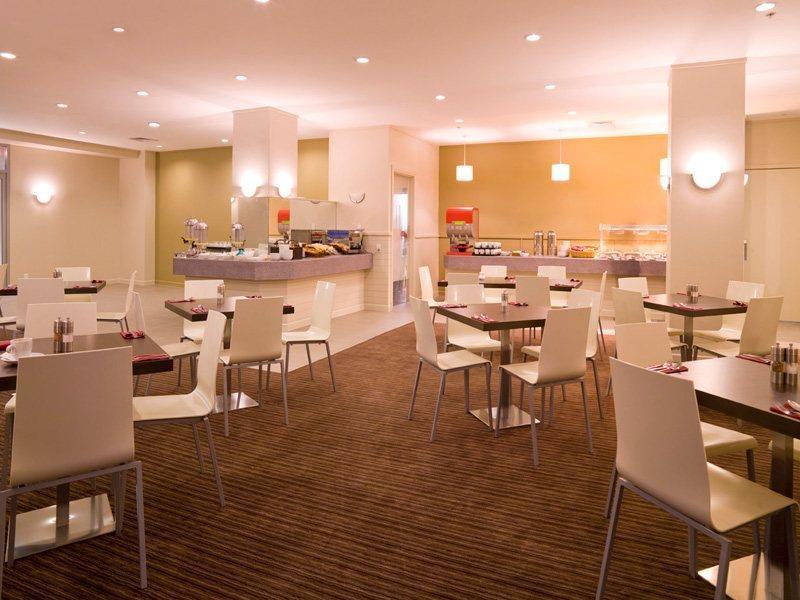 Travelodge Hotel Веллингтон Экстерьер фото
