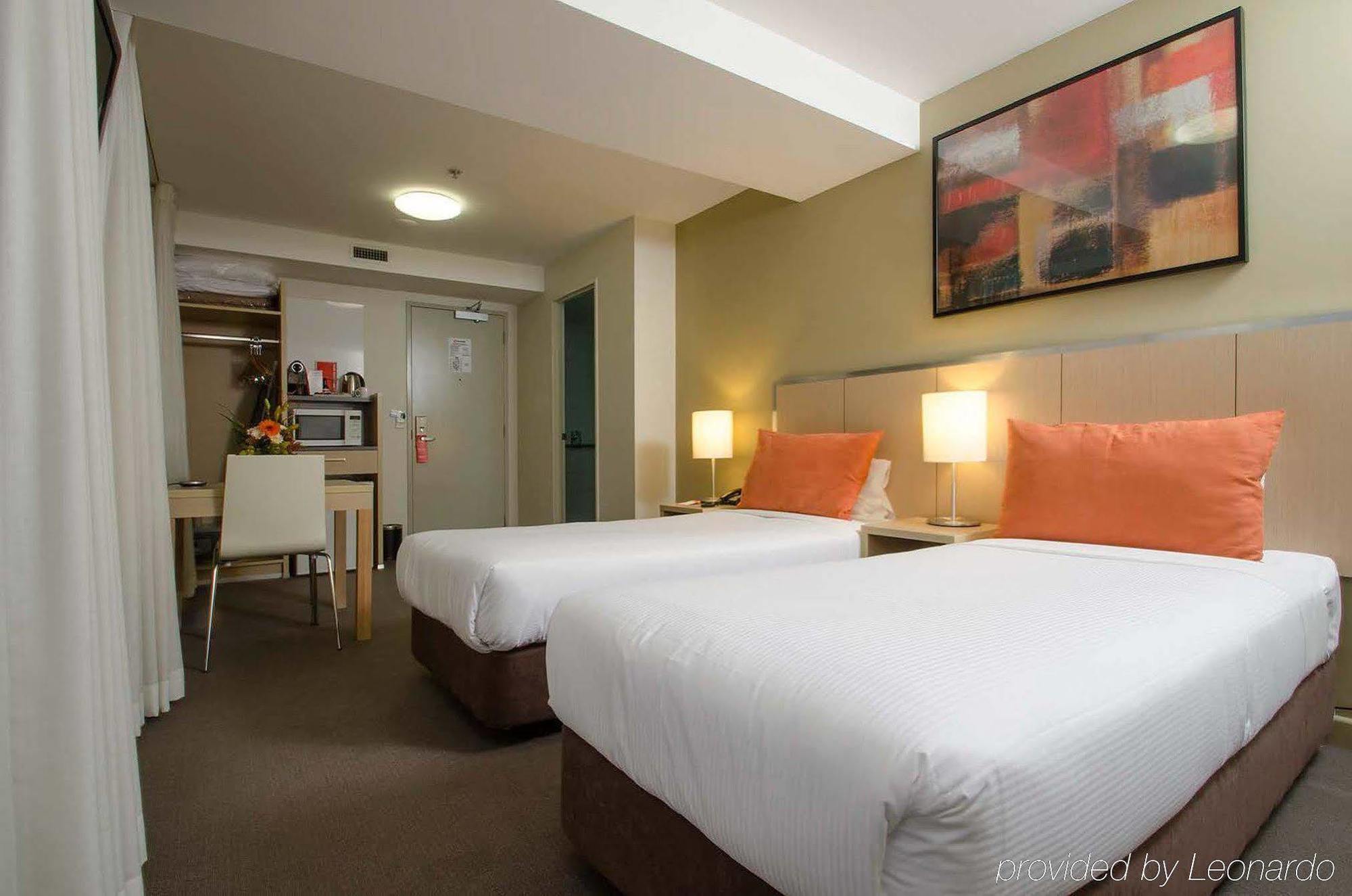Travelodge Hotel Веллингтон Экстерьер фото