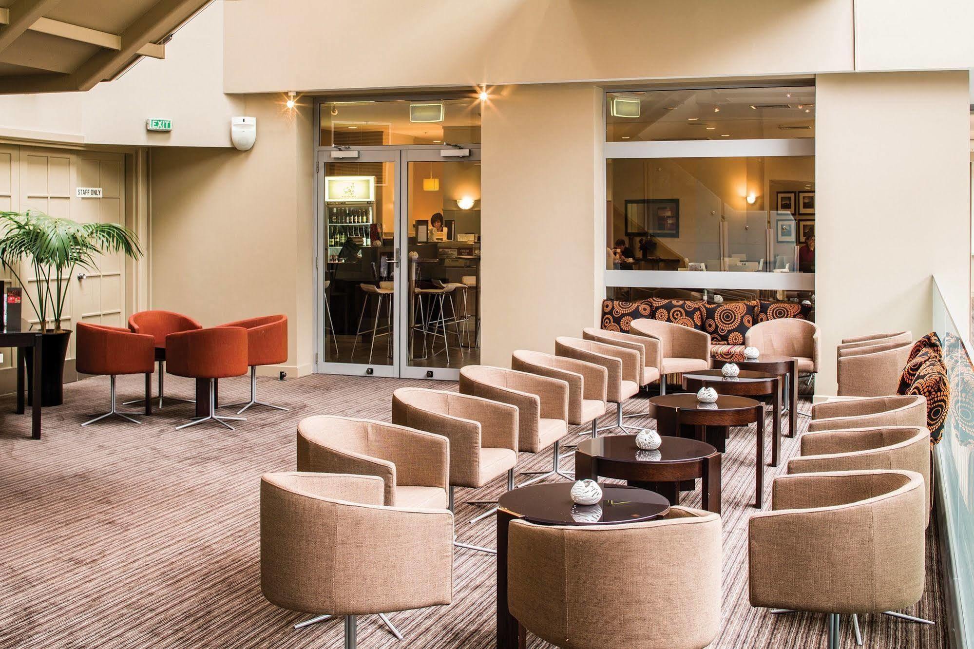 Travelodge Hotel Веллингтон Экстерьер фото